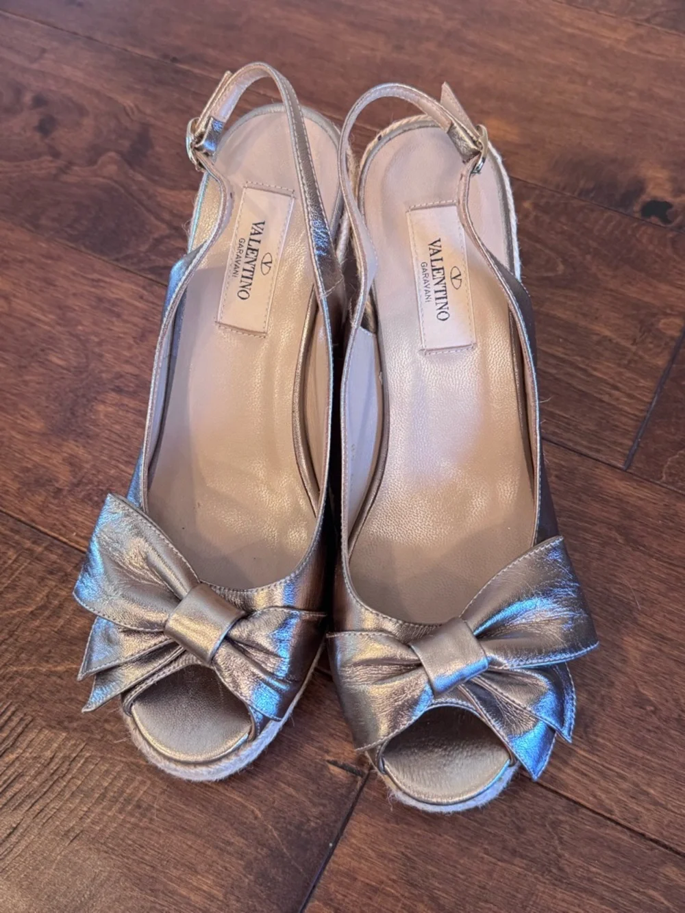 Valentino Garavani Gold Bow Wedges EU 38 (US 7.5-8)